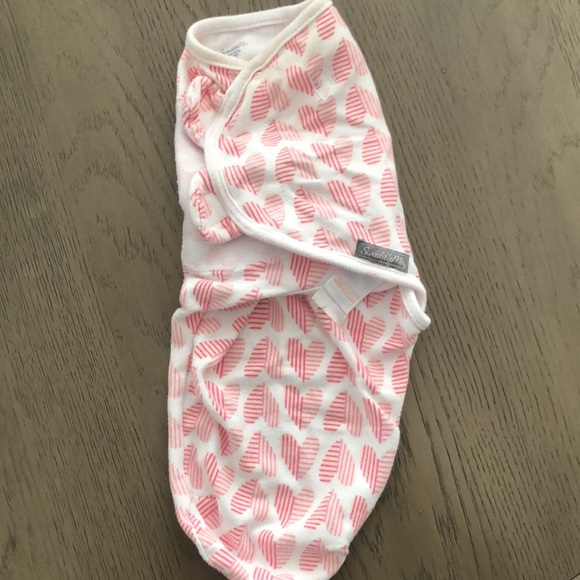 Slight discoloration around neck opening, baby swaddles. - Picture 2 of 6